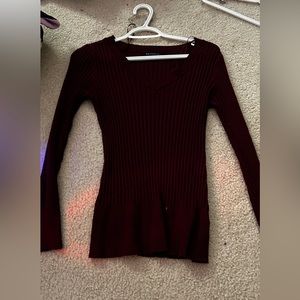 V neck tight fit sweater